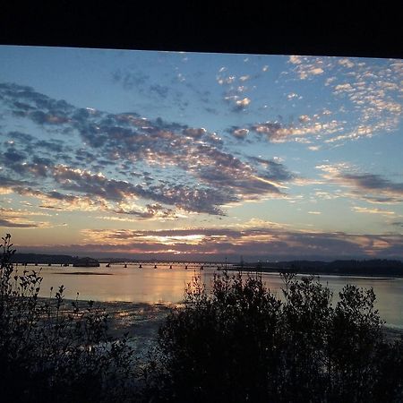 Bay Bridge Motel Норт-Бенд Екстер'єр фото